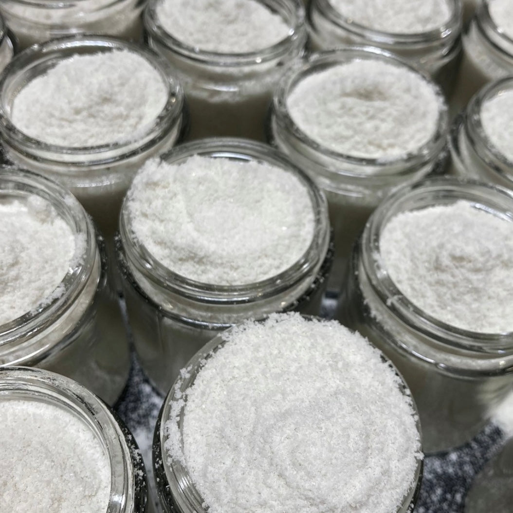 Non-irritating herbal infused sinus sea salt rinse.