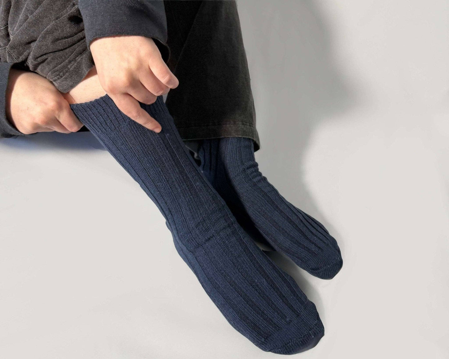 Cotton, alpaca and wool organic navy socks.