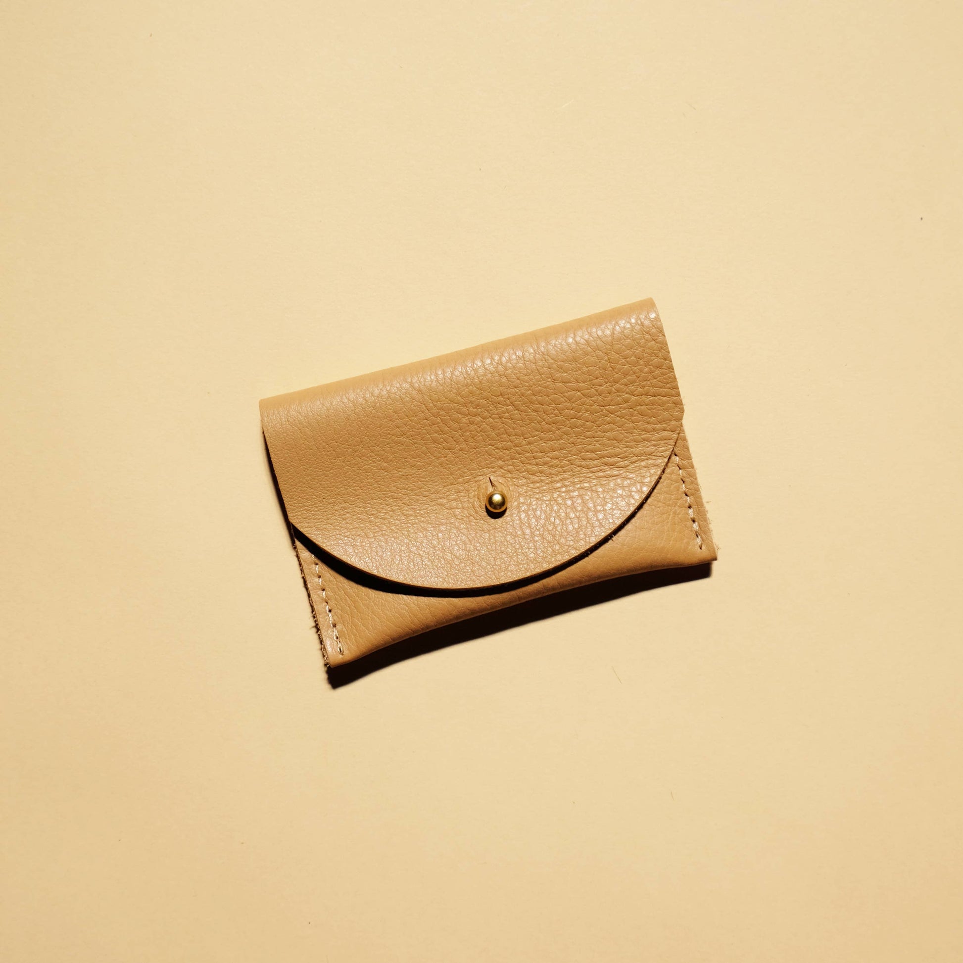 Sustainably sourced leather cardholder.